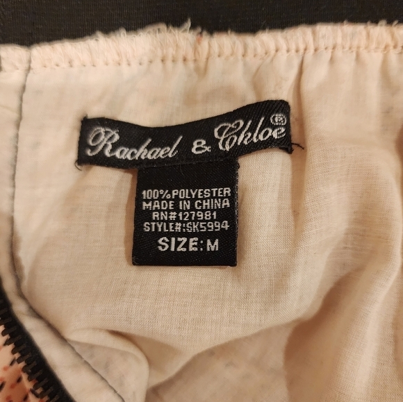 Rachael & Chloe salmon pink with abstract design ruffled mini skirt size medium - Picture 4 of 9